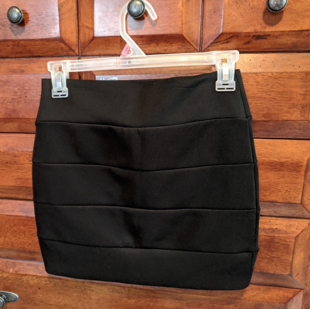 Stretch mini bandage skirt black🖤!!BOGO 1/2 off!!